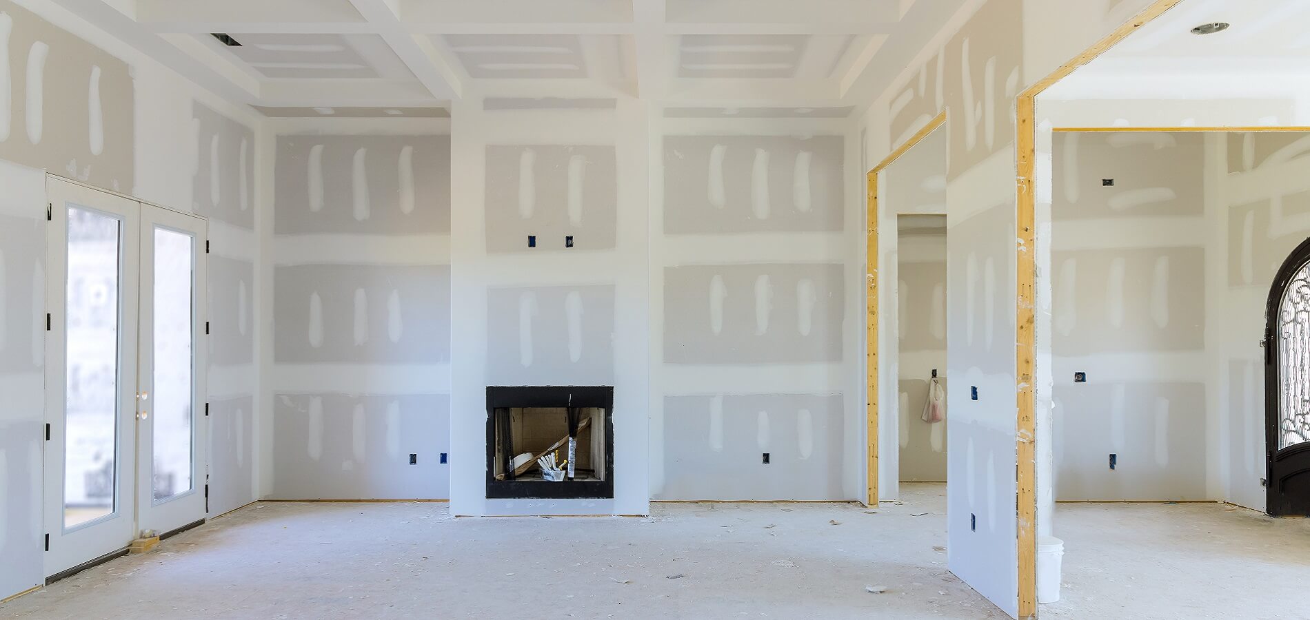 To Prepare The Walls Of A Newly Constructed House To Be Painted, Finishing Putty Is Applied To The Walls