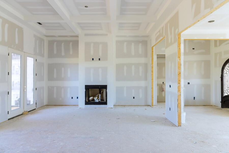 To Prepare The Walls Of A Newly Constructed House To Be Painted, Finishing Putty Is Applied To The Walls